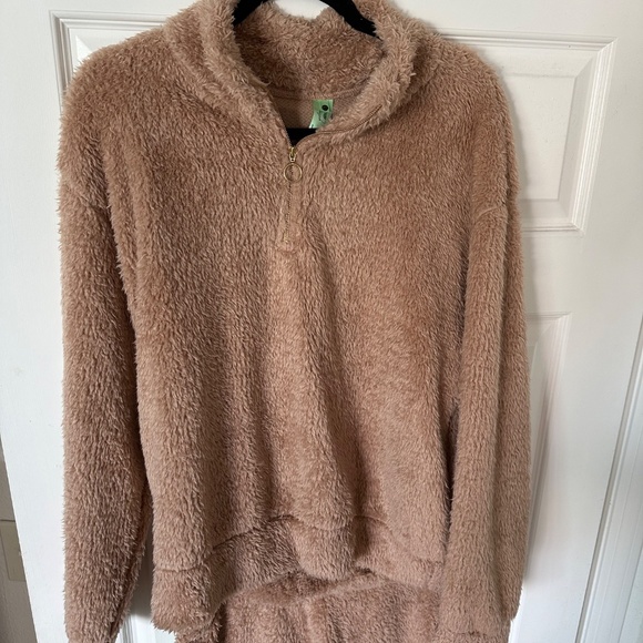 Honeydew Cozy Lounge set. - Picture 2 of 5